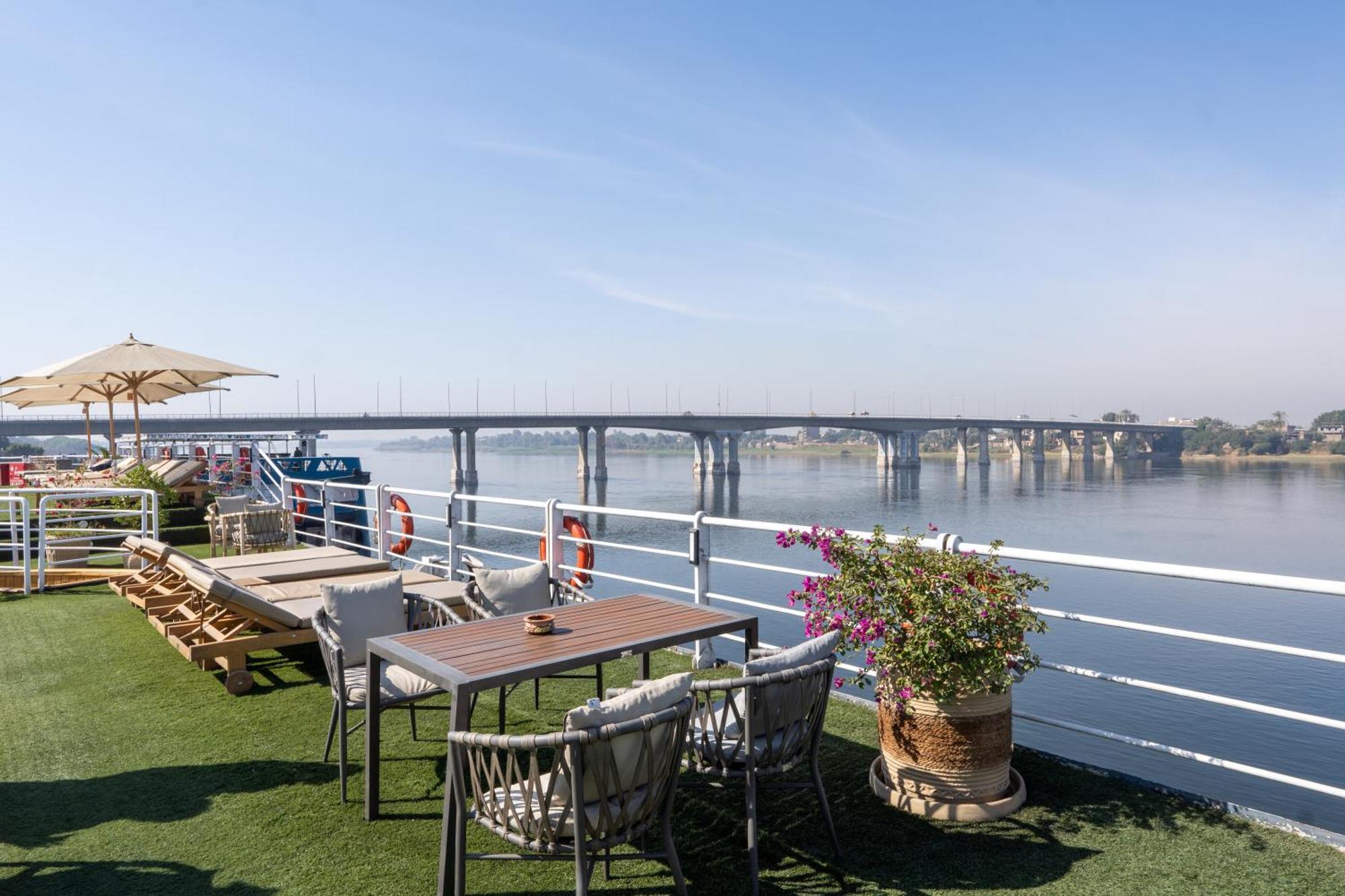 Hotel Magic I Nile Cruise Deluxe Boat The Scheduled Departure Is On Saturday For A 7-Day Nile Cruise Luxor Exterior foto